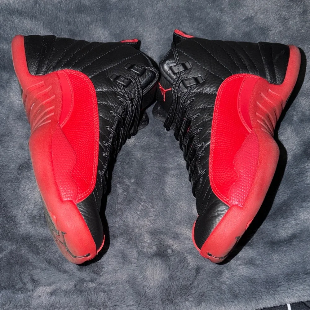 Jordan Retro 12 Flu Game - Picture 6 of 7